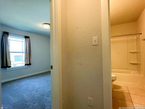 3906 Glenloch Way Converse TX 78109