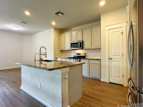 3906 Glenloch Way Converse TX 78109