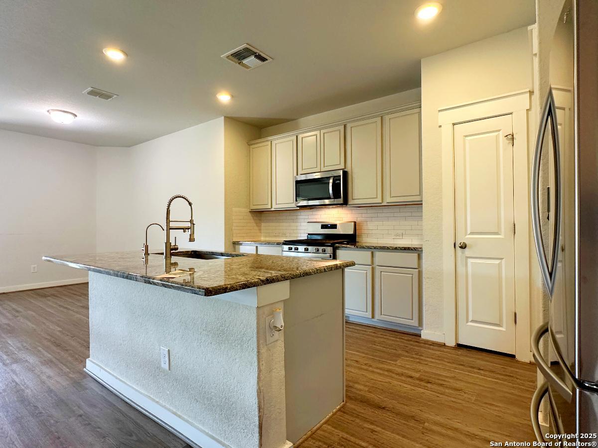 3906 Glenloch Way Converse TX 78109