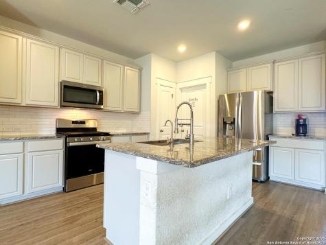 3906 Glenloch Way Converse TX 78109