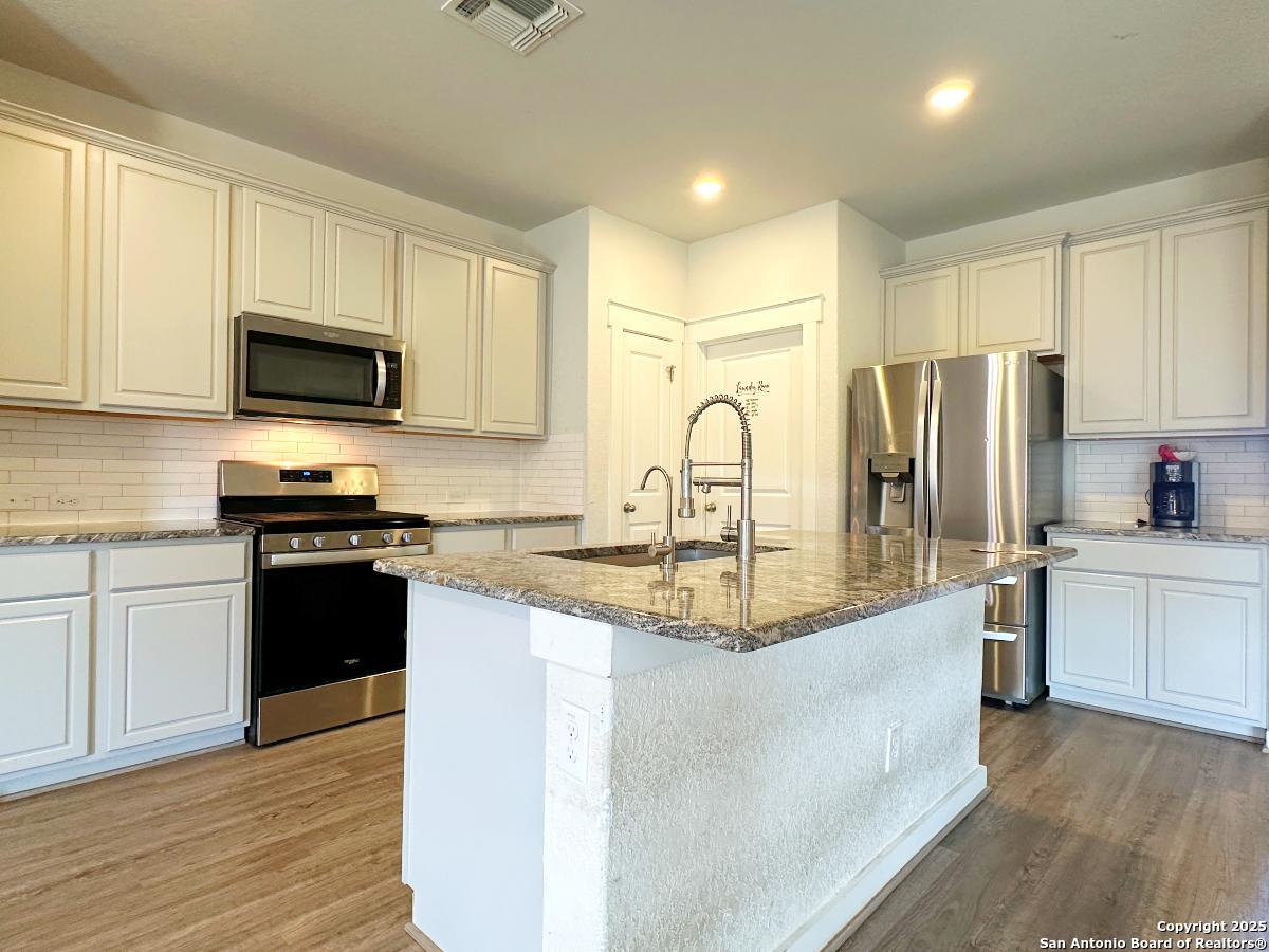 3906 Glenloch Way Converse TX 78109