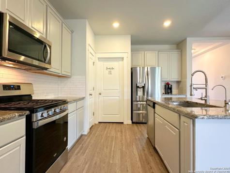 3906 Glenloch Way Converse TX 78109