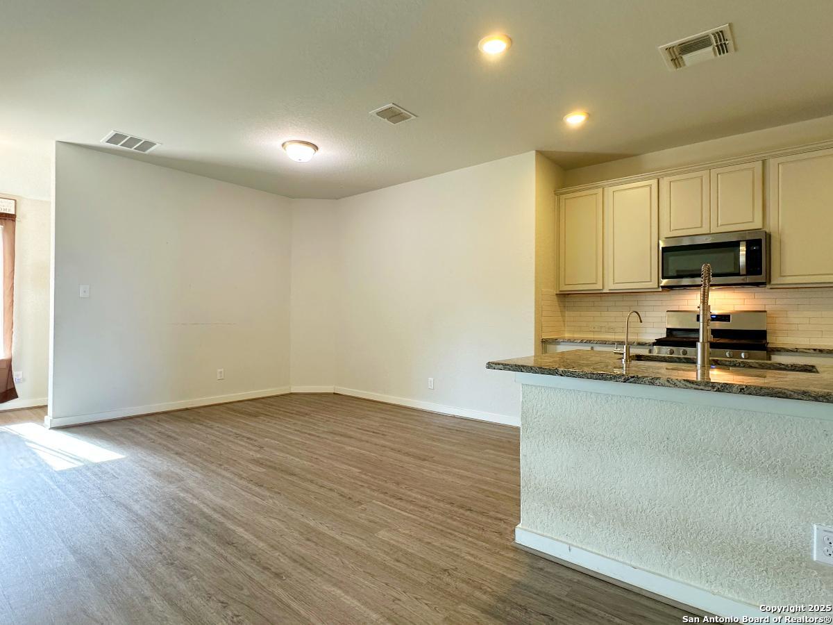 3906 Glenloch Way Converse TX 78109