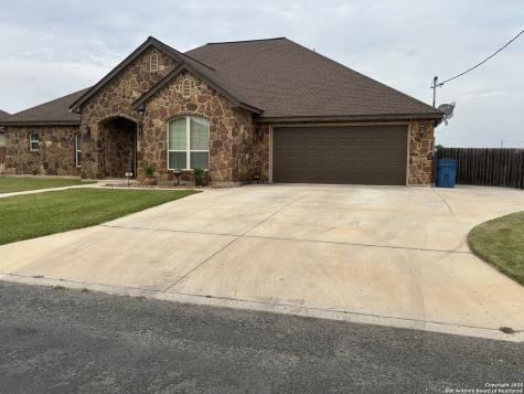 104 Park View Poth TX 78147