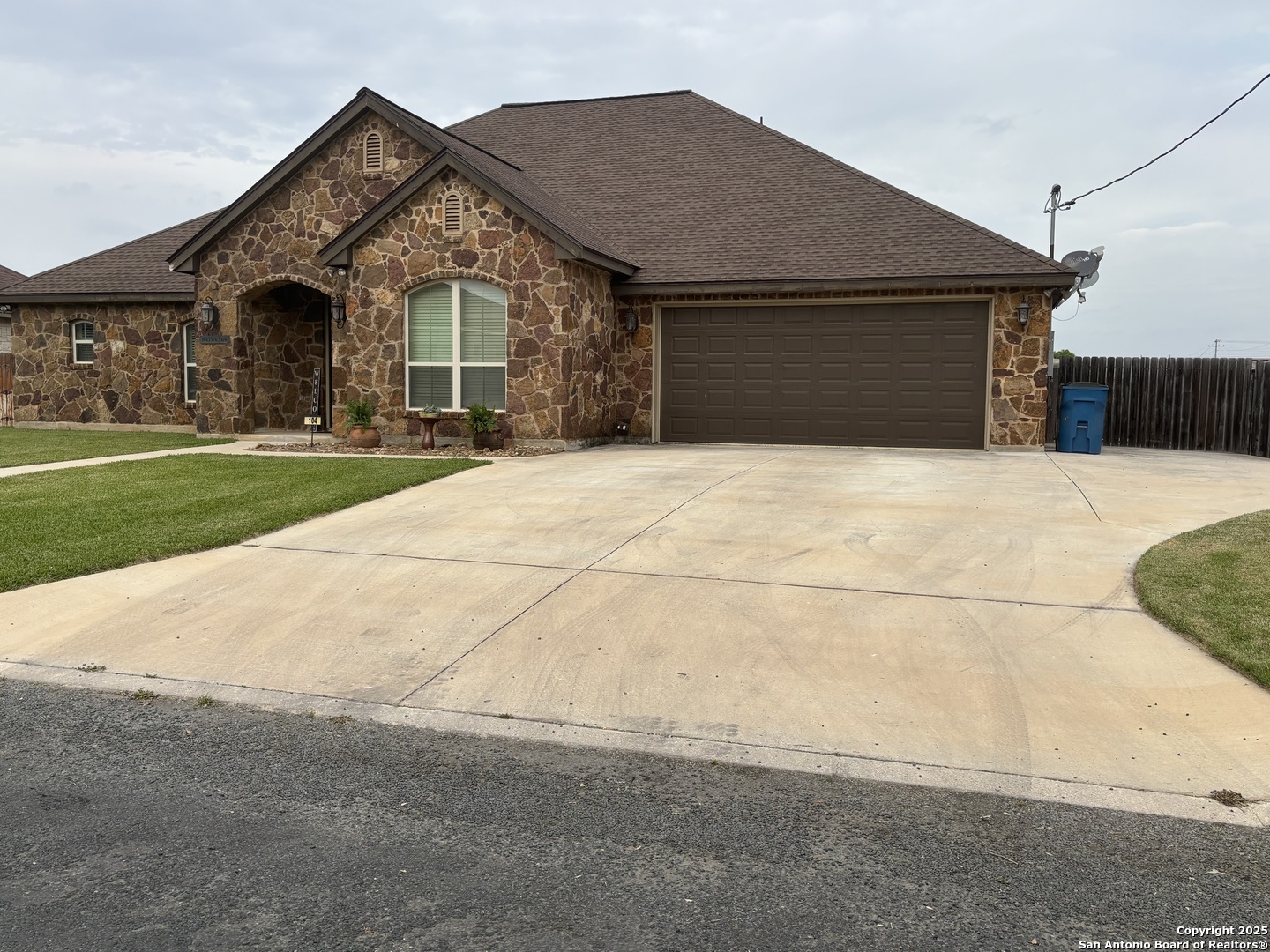 104 Park View Poth TX 78147