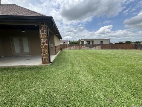104 Park View Poth TX 78147