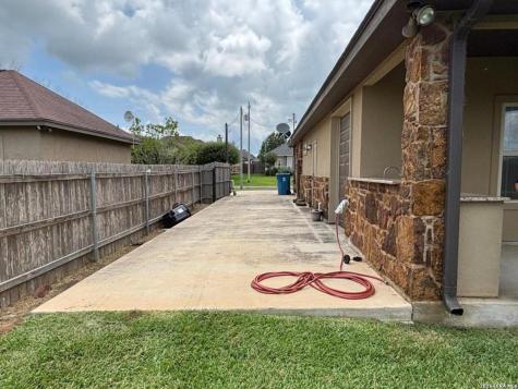 104 Park View Poth TX 78147