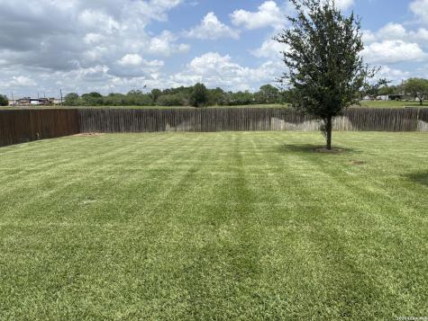 104 Park View Poth TX 78147