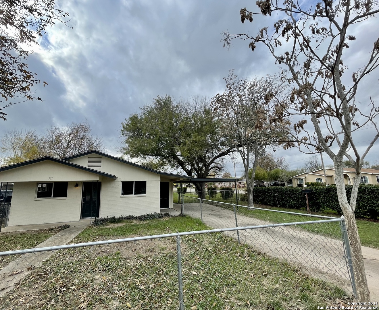 317 W Commerce Street Uvalde TX 78801