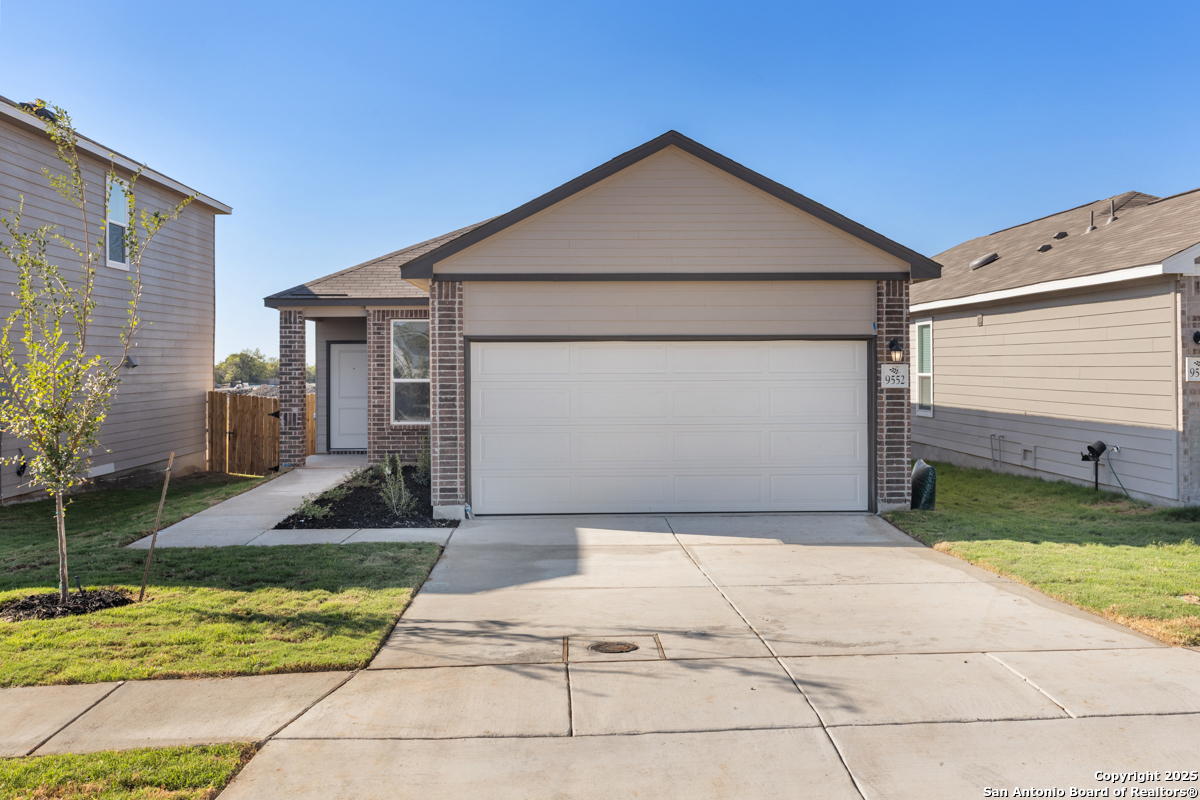 9552 Griffith Run Converse TX 78109