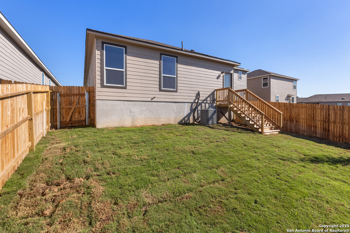 9552 Griffith Run Converse TX 78109