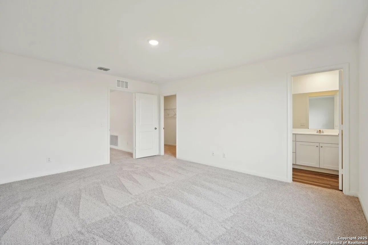 3014 Dreamweaver San Antonio TX 78222