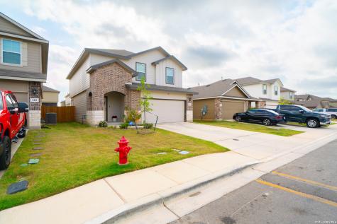 214 Legendary Trail Loop Floresville TX 78114