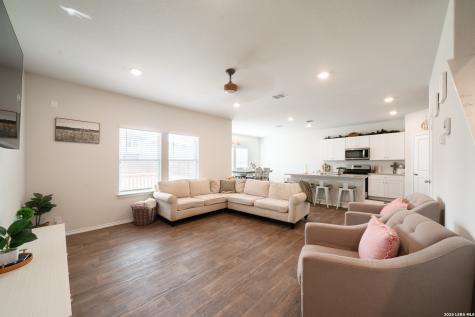 214 Legendary Trail Loop Floresville TX 78114