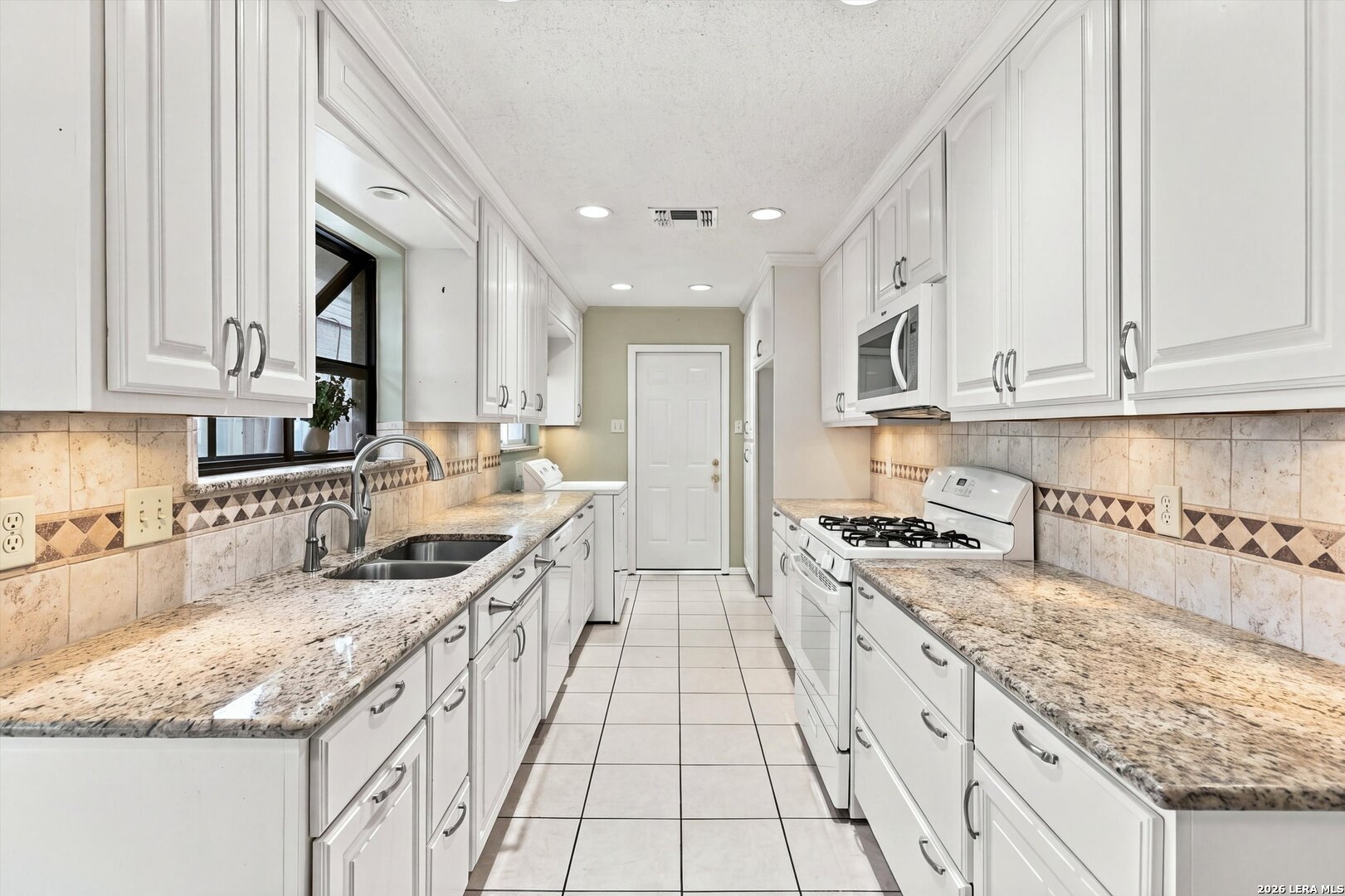 2046 Adobe Trail San Antonio TX 78232