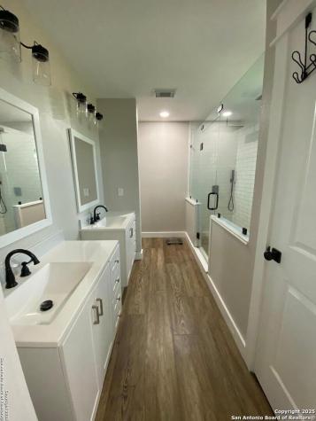 606 S Phelps Dilley TX 78017