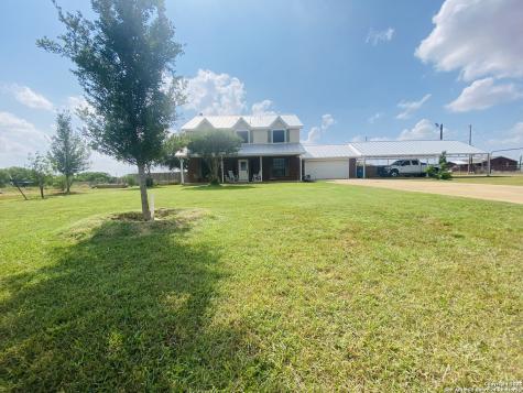 606 S Phelps Dilley TX 78017