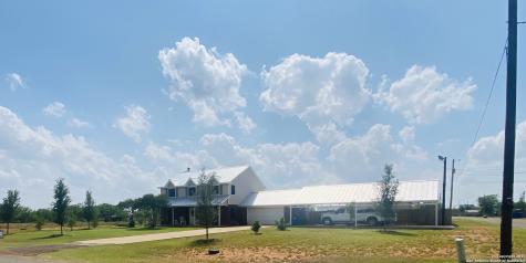 606 S Phelps Dilley TX 78017