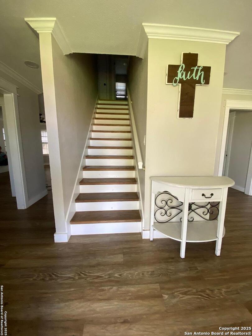 606 S Phelps Dilley TX 78017