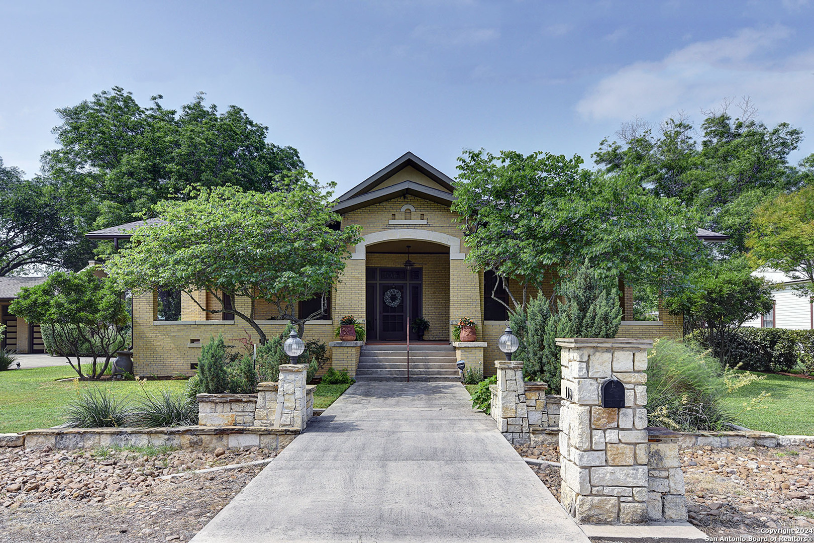 110 W Krueger Street Marion TX 78124