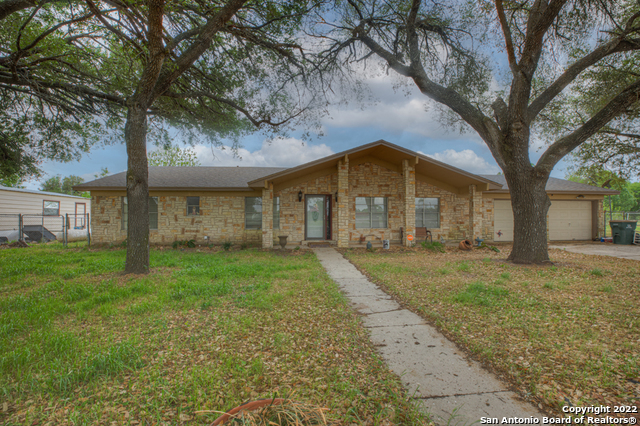 1010 Country Oak Drive Luling TX 78648