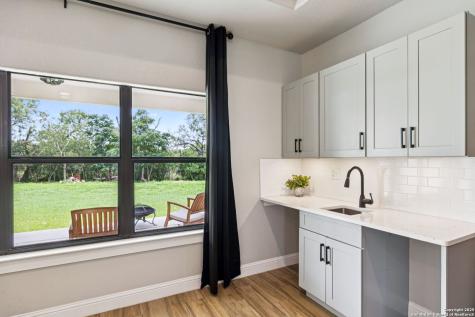 177 E Short Meadow Drive Lytle TX 78052