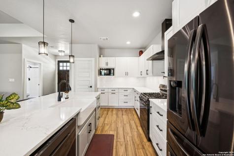 177 E Short Meadow Drive Lytle TX 78052