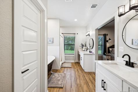 177 E Short Meadow Drive Lytle TX 78052