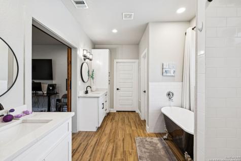 177 E Short Meadow Drive Lytle TX 78052