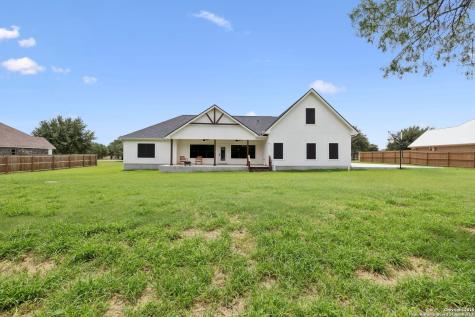 177 E Short Meadow Drive Lytle TX 78052