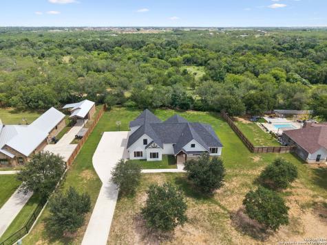 177 E Short Meadow Drive Lytle TX 78052