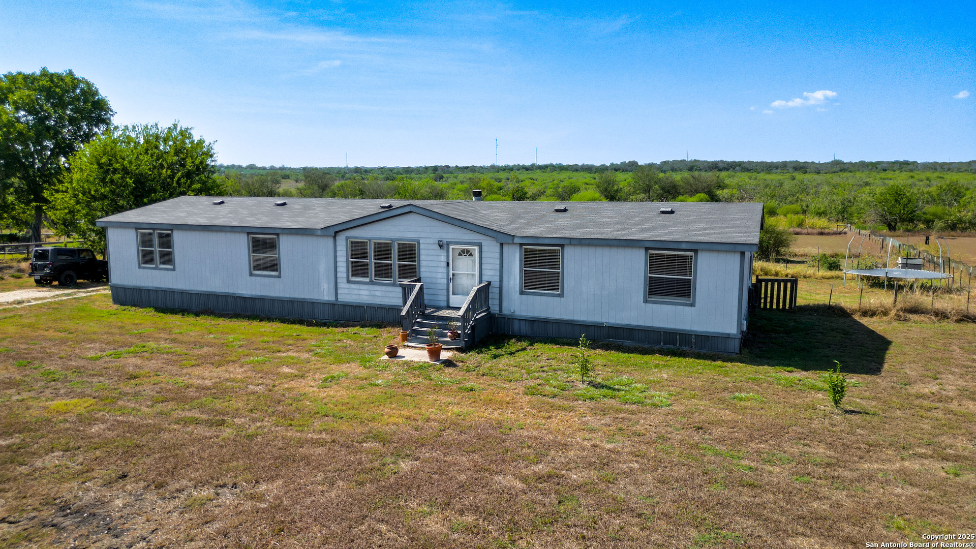 240 Broward Marion TX 78124