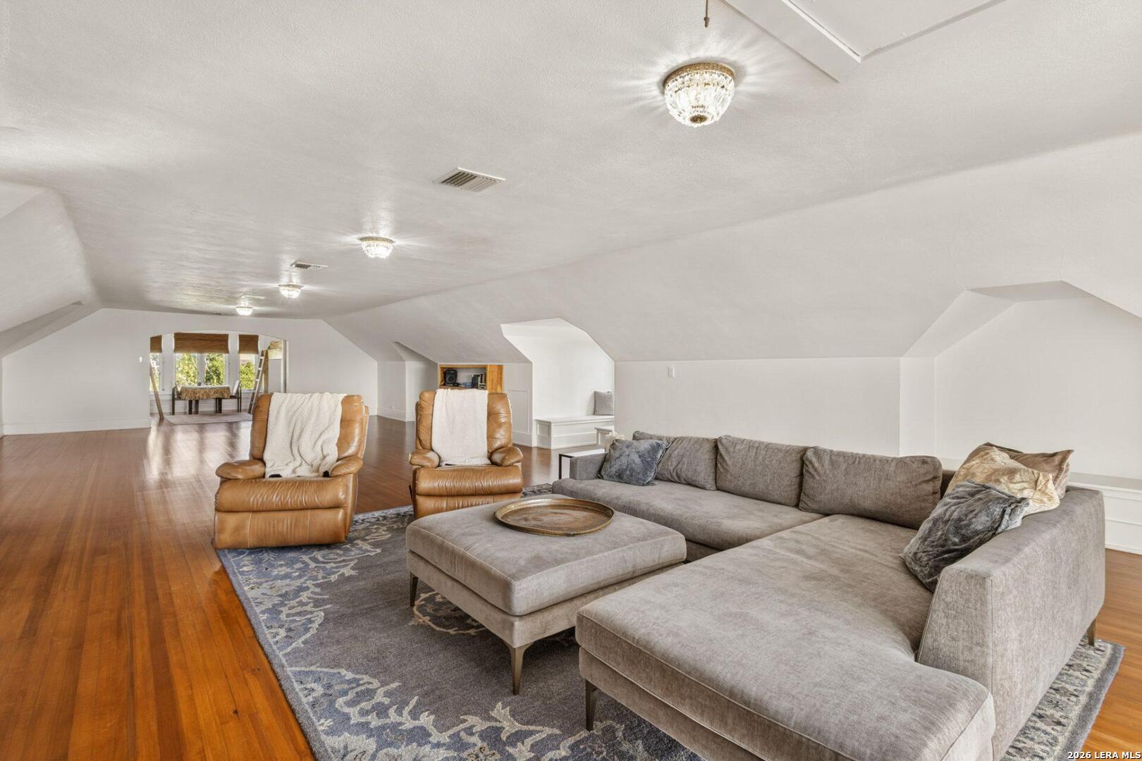 108 W Kings Highway San Antonio TX 78212