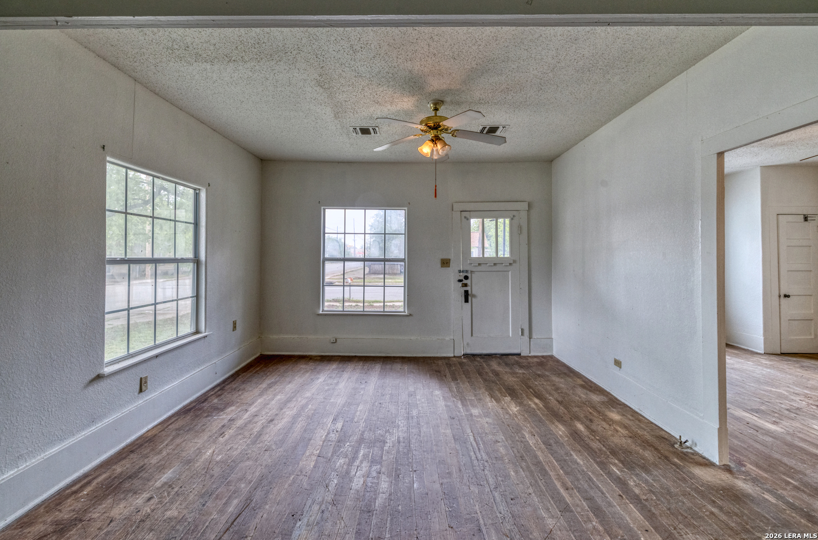 137 W Garden Street Uvalde TX 78801