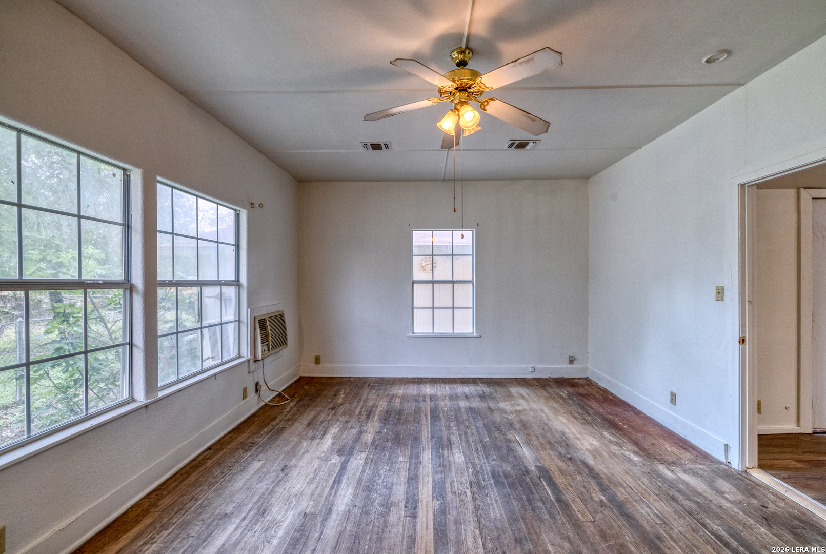 137 W Garden Street Uvalde TX 78801