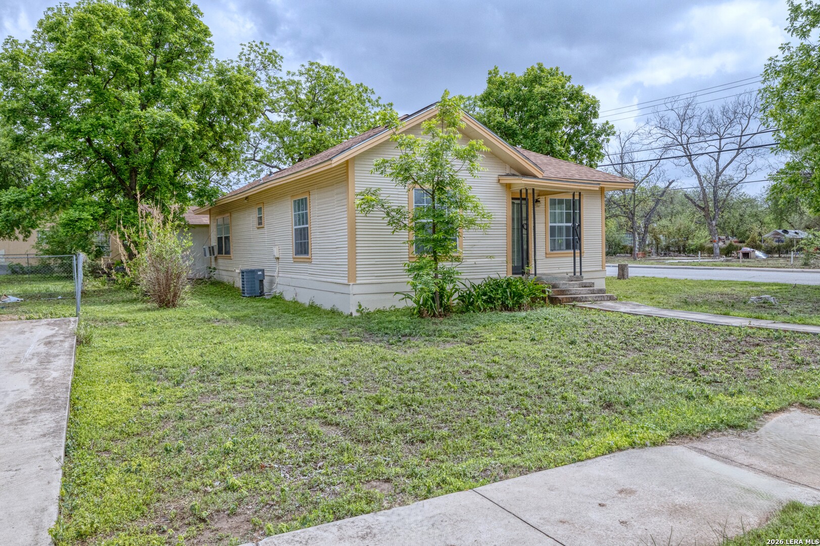 137 W Garden Street Uvalde TX 78801