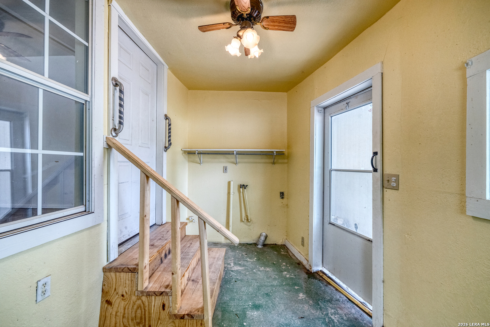137 W Garden Street Uvalde TX 78801
