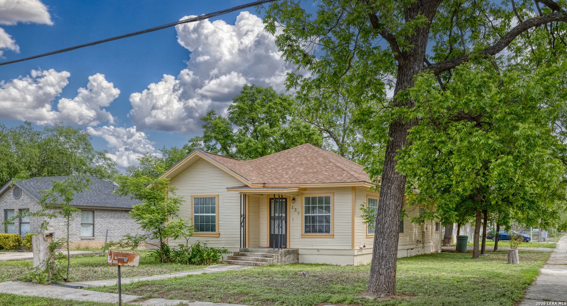 137 W Garden Street Uvalde TX 78801