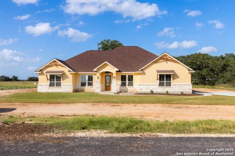 127 Clarence Drive Floresville TX 78114