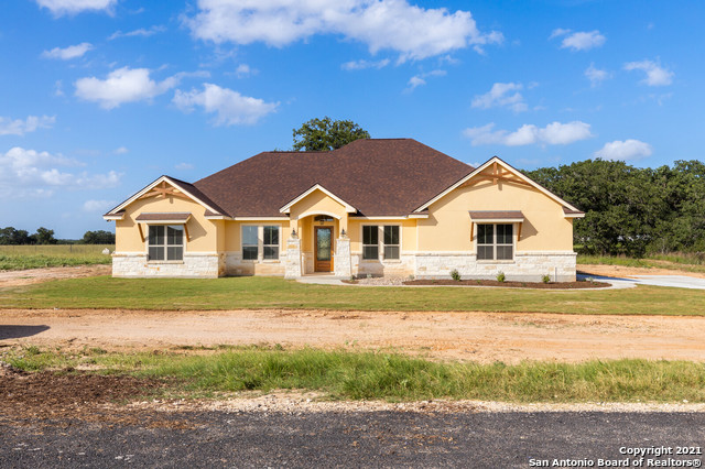 127 Clarence Drive Floresville TX 78114