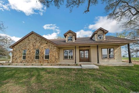313 Firewheel Floresville TX 78114