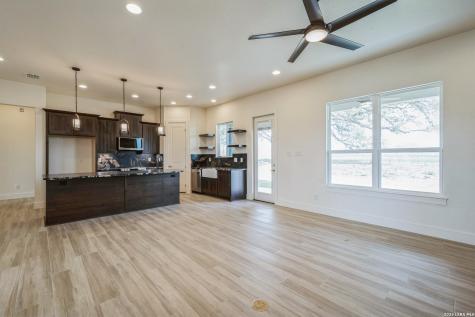 313 Firewheel Floresville TX 78114