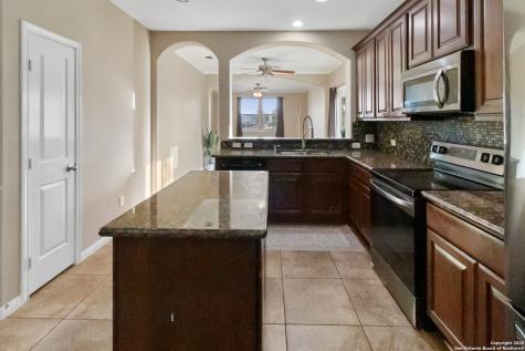 402 W Sullivan Skidmore TX 78389