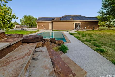 402 W Sullivan Skidmore TX 78389