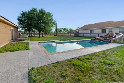 402 W Sullivan Skidmore TX 78389