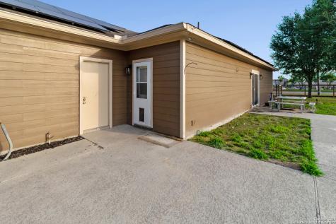 402 W Sullivan Skidmore TX 78389