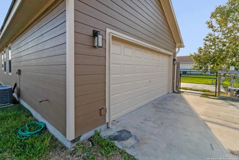402 W Sullivan Skidmore TX 78389