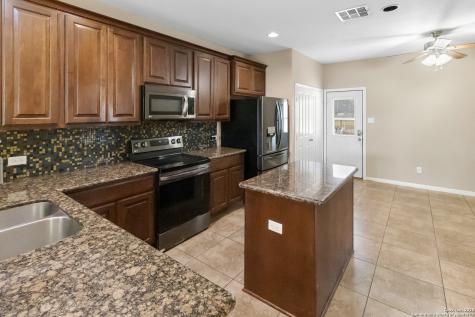 402 W Sullivan Skidmore TX 78389
