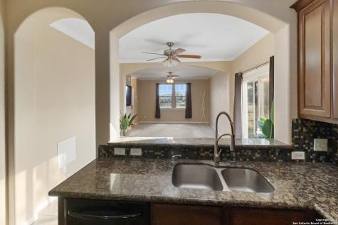 402 W Sullivan Skidmore TX 78389