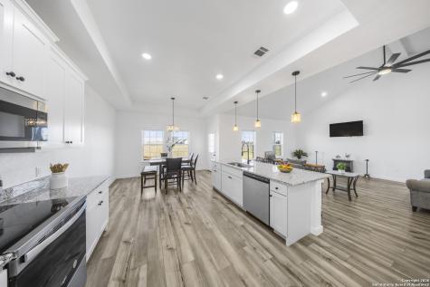 105 Hidden Cove Floresville TX 78114